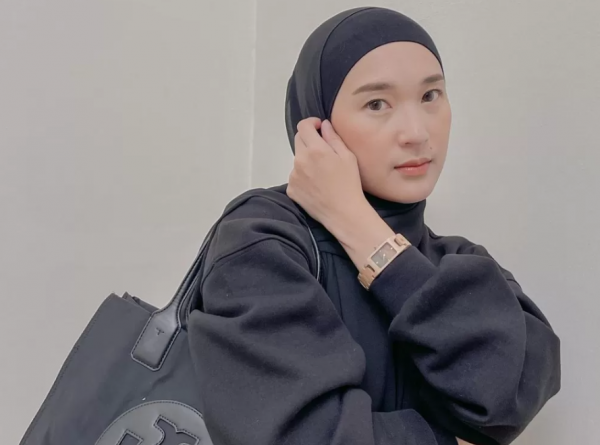 Hijab sporty dengan potongan oversized